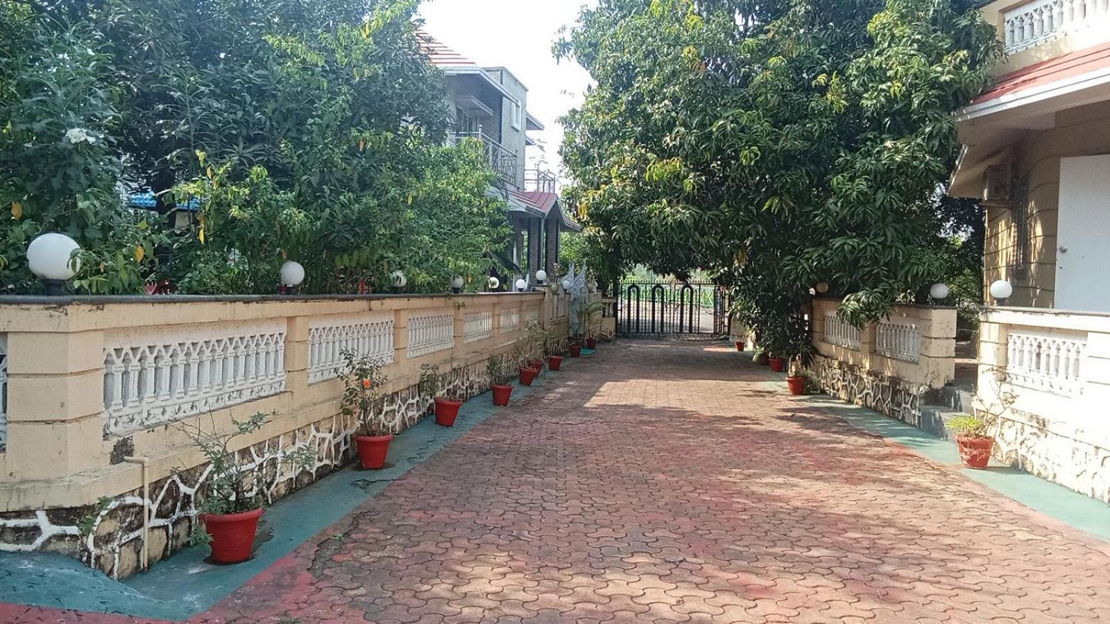 Giriraj Garden Resort Vagholi  Exteriör bild